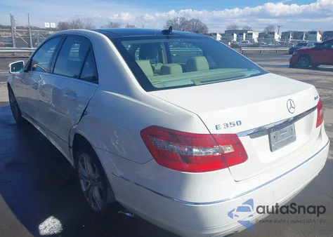 2011 Mercedes-Benz E 350 4Matic z USA, uszkodzony, nr VIN WDDHF8HB3BA411577